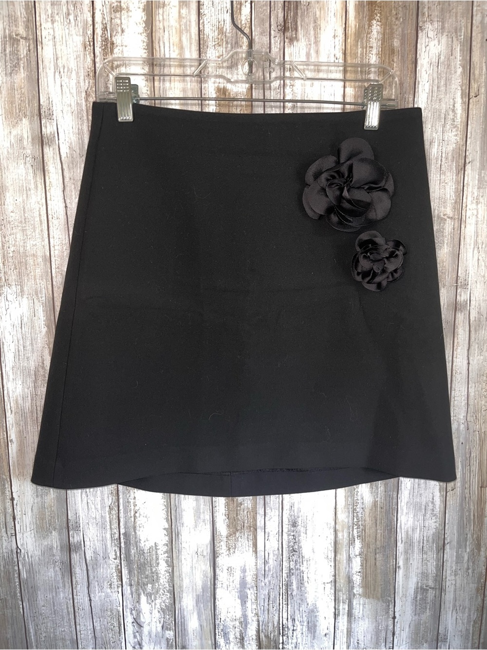 Maeve Anthropologie Black 3D Floral Applique Mini Skirt Size 8 NWT - Picture 2 of 7